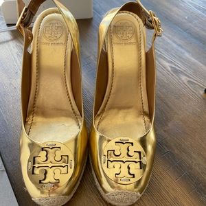 Gold tori Burch wedges!